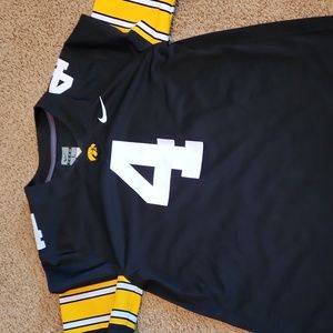 Iowa Hawkeye Nike Football Jersey #4 youth large.